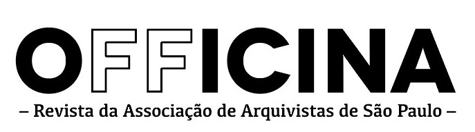 Logo da Revista OFFICINA. O nome da revista aparece em caixa alta na cor preta, com excessão das letras F, que são brancas com contorno em preto. Abaixo, está escrito, também em preto, "Revista da Associação de Arquivistas de São Paulo". 